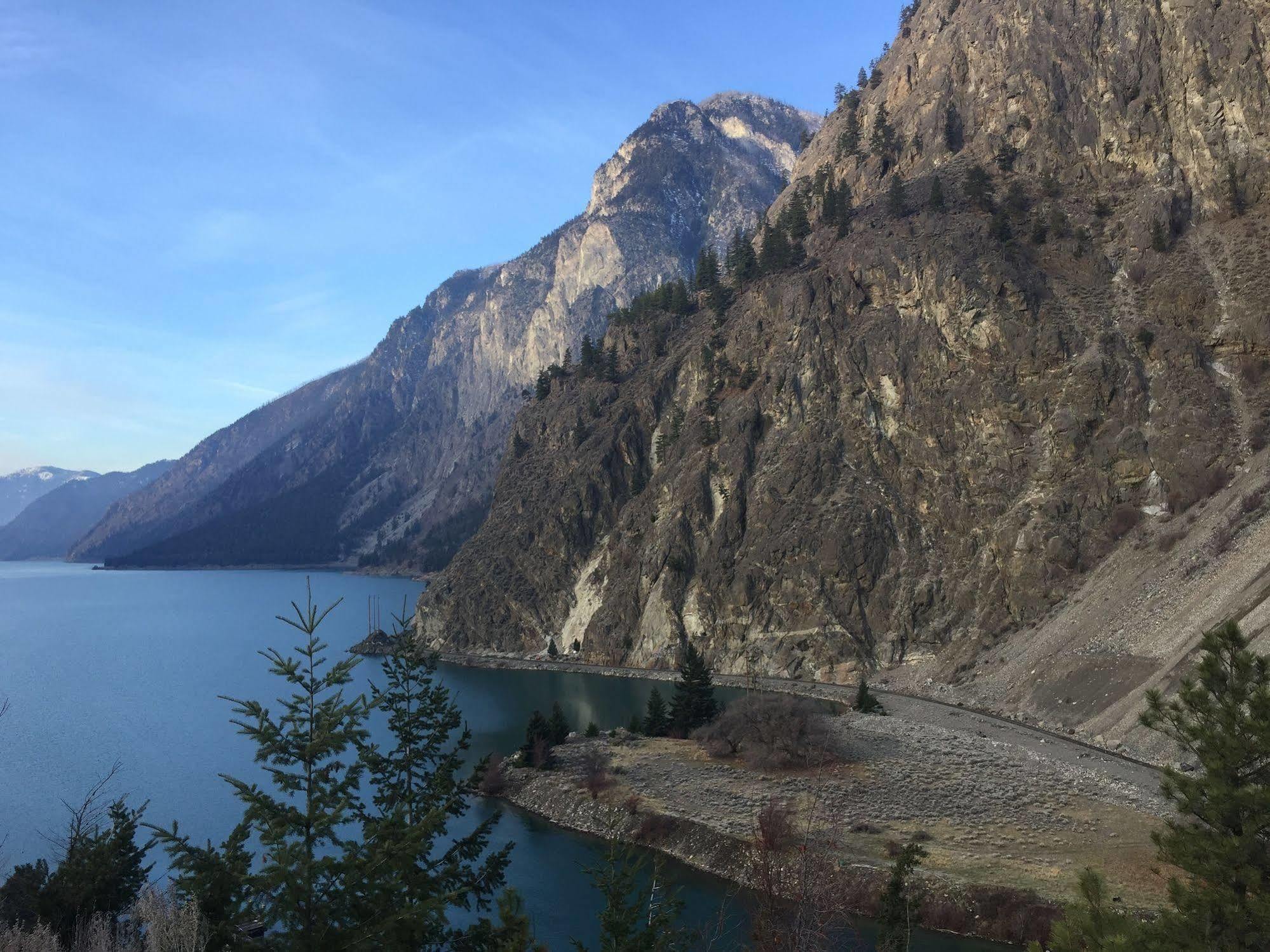 Hotel Deoro Lillooet Exterior photo